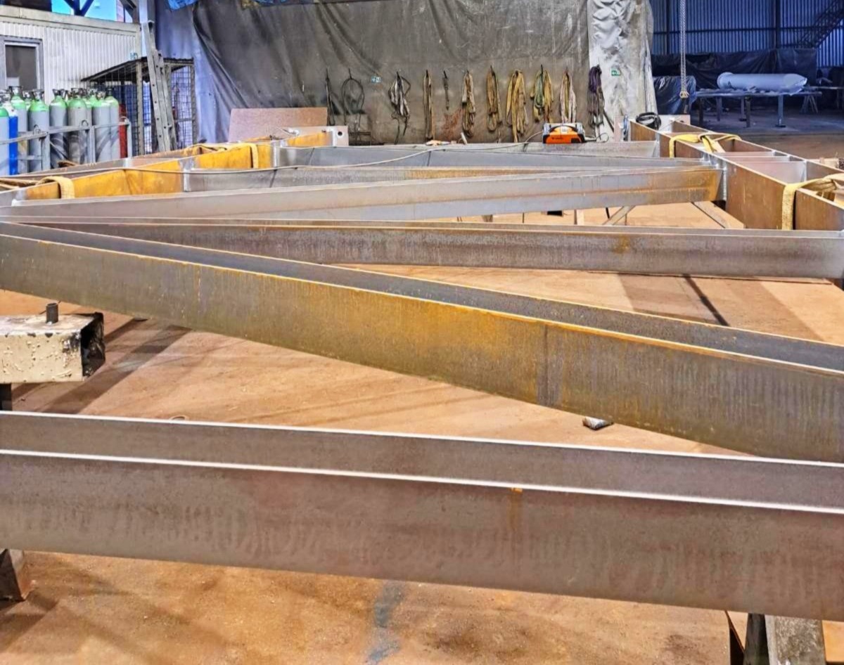 Metalinių konstrukcijų surinkimas, suvirinimas ir montavimas. – Lietuva